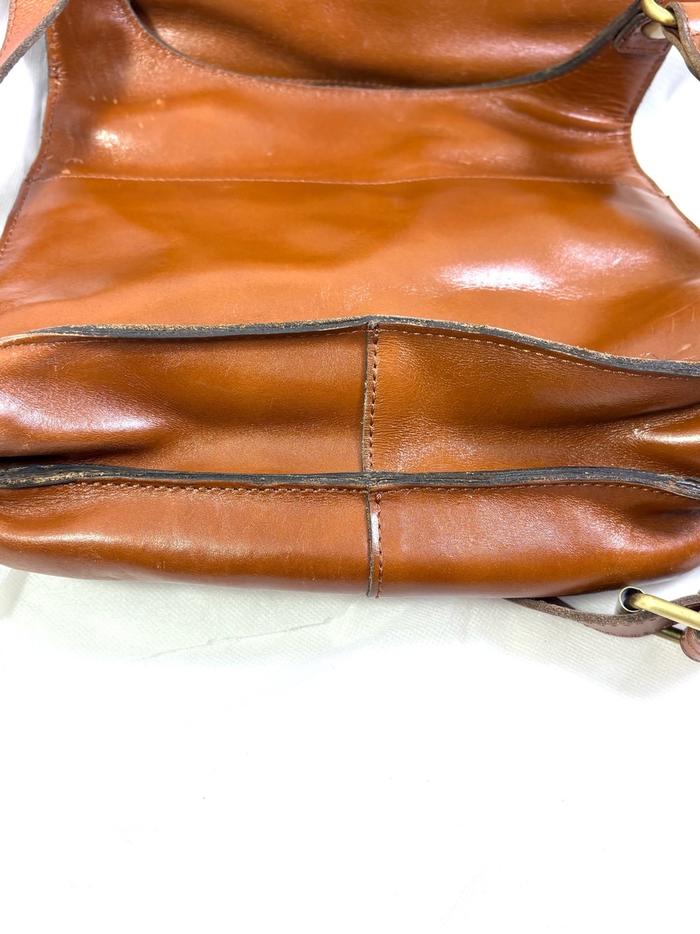 Patricia Nash London Smooth Leather Saddle Bag. Tan/Gold. - Picture 6 of 13